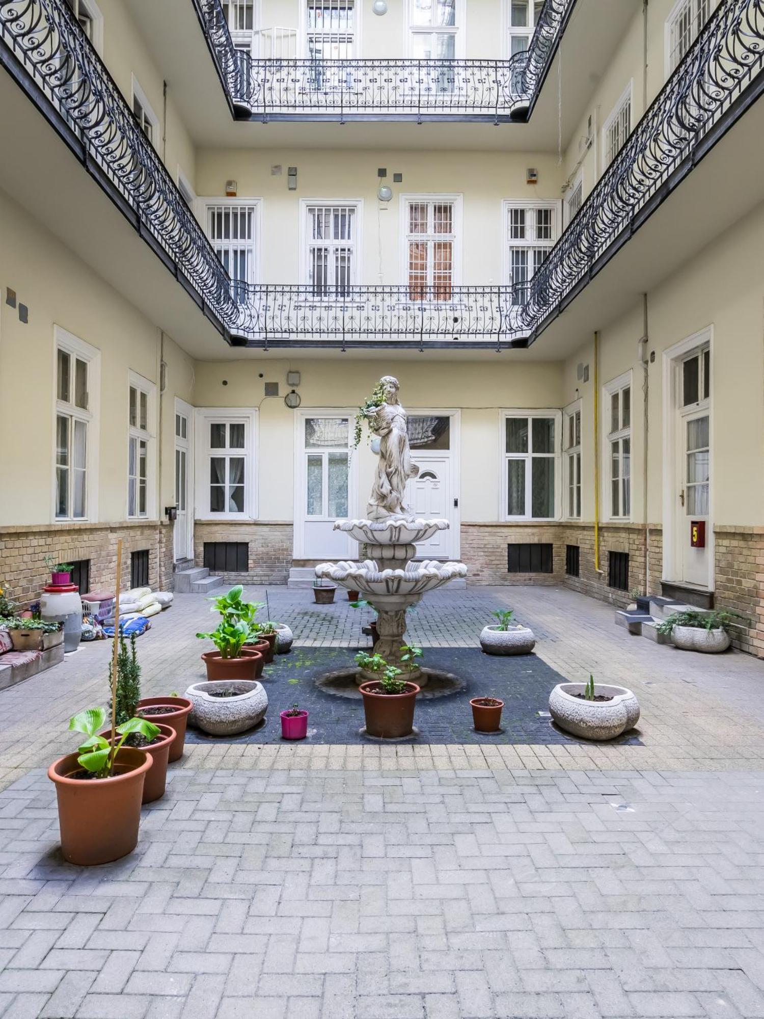 Cozy 2 Bedroom 2 Bathroom Apartment In The City Centre Budapest Esterno foto